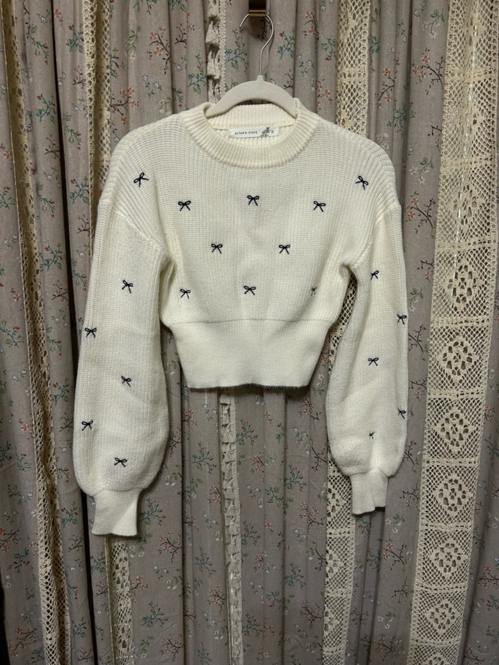Altar’d State Bow Embroidered Cropped Sweater Cream Long Sleeve Small